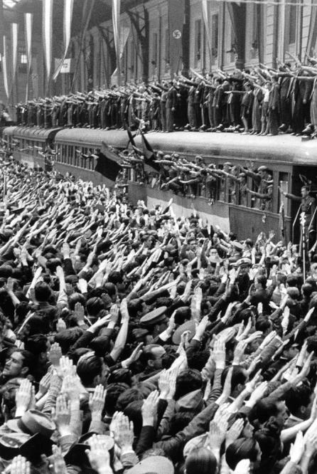 Despedida_voluntarios_Division_Azul_estacion_Norte_Madrid_1941.jpg