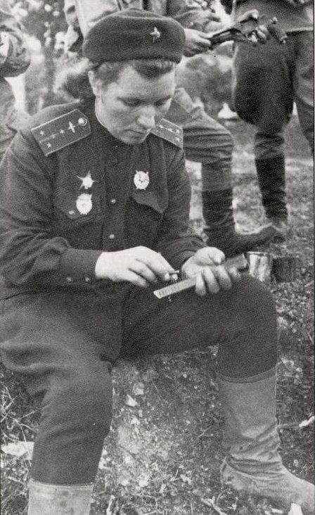La chef d’escadrille Serafima Amosova.jpg