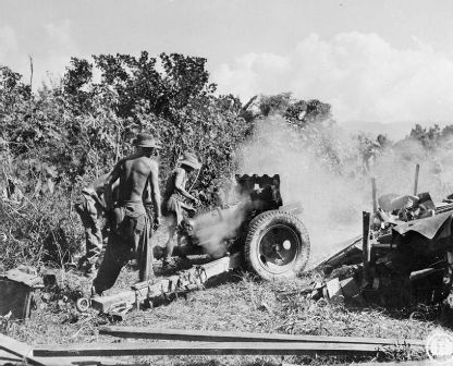 QF 3.7 inch obusier de montagne à Mawlu, Birmanie, 1944.jpg