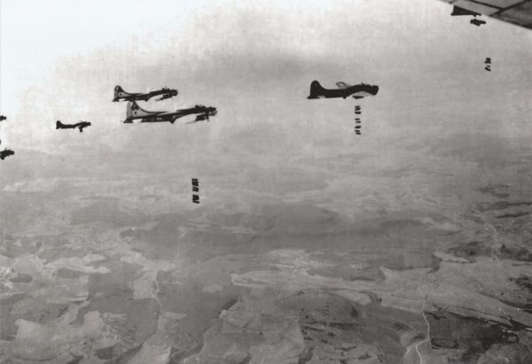 Bombardements aérodrome de Dijon 28 mars 1944 2.jpg