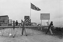 220px-Bundesarchiv_Bild_101I-017-1065-44A,_Frankreich,_Demarkationslinie,_Kontrollposten.jpg