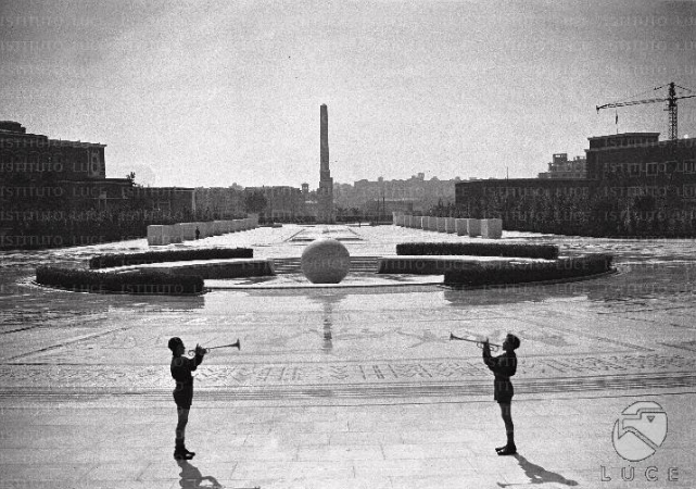 foro Mussolini DROITS ISTITUTO LUCE.jpg