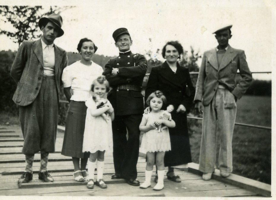 1 - Eté 1936 en permission à Glos.jpg