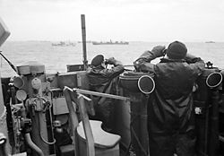 250px-Officers_on_the_bridge.jpg