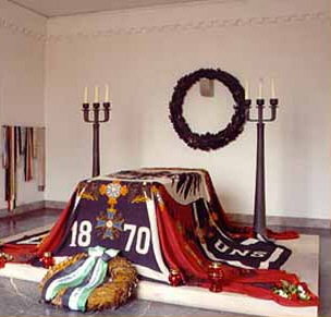 TOMBE GUILLAUME II.jpg