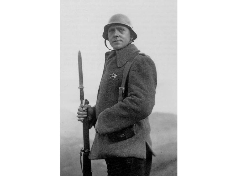 gudari en uniforme de campana 1936-1937.jpg