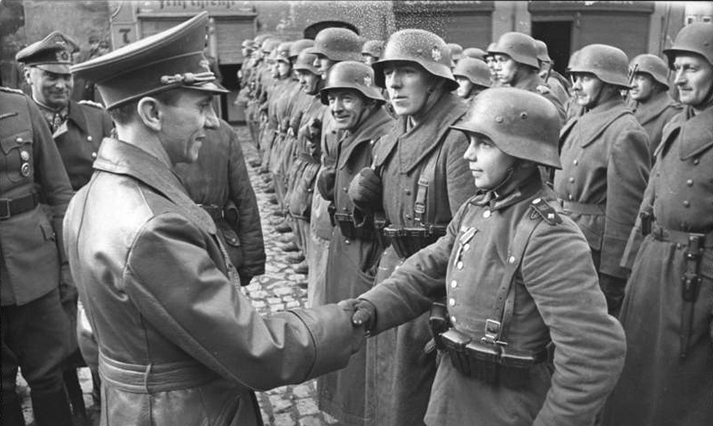 Berlin 1945_Willi Huerbner.jpg