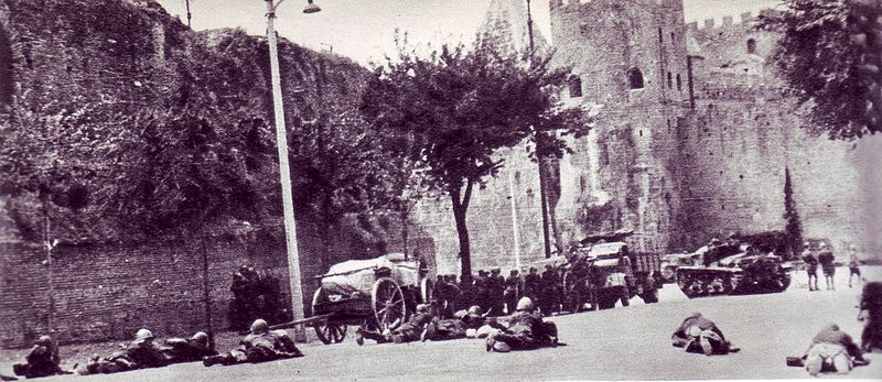Granatieri_a_Porta_san_Paolo_1943.jpg