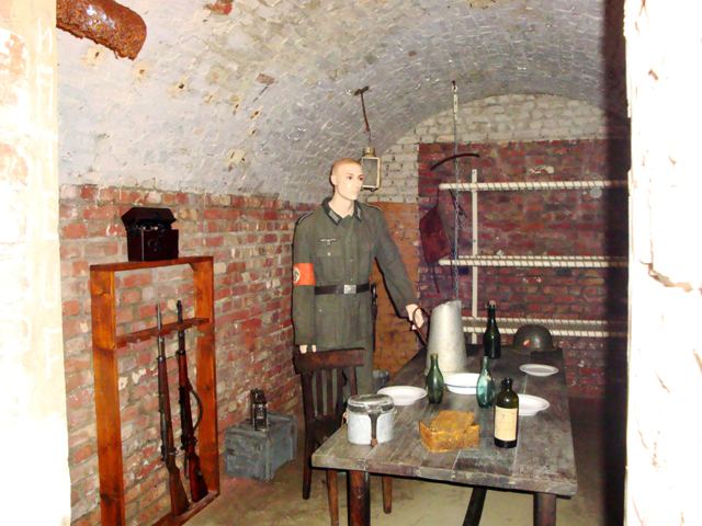 Kahl-burg salle manequin 1.JPG