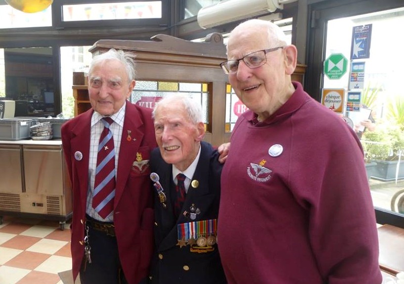Bill Price au centre.jpg