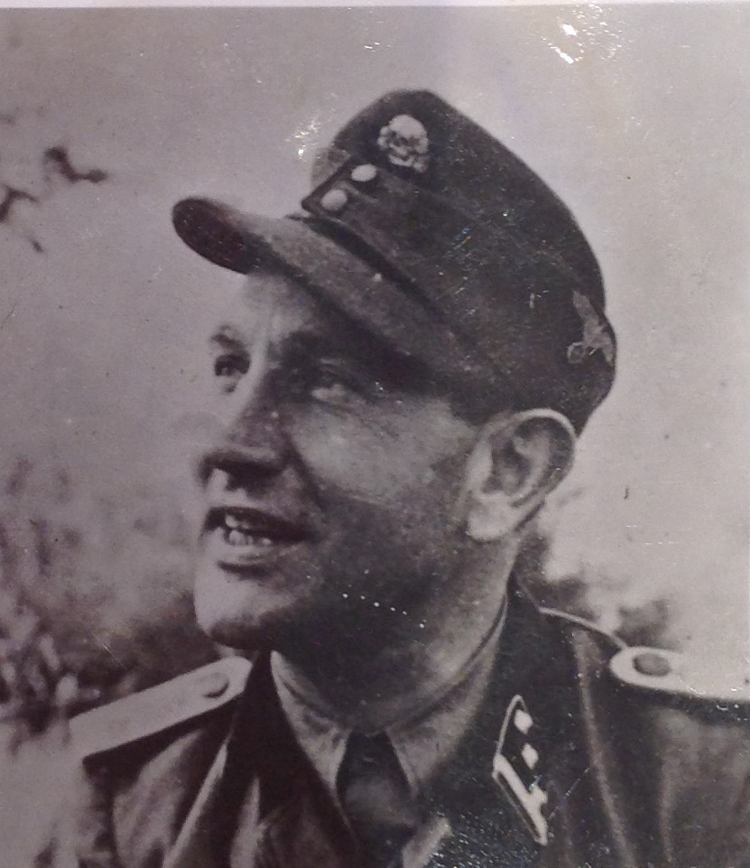 Officier 1944.jpg