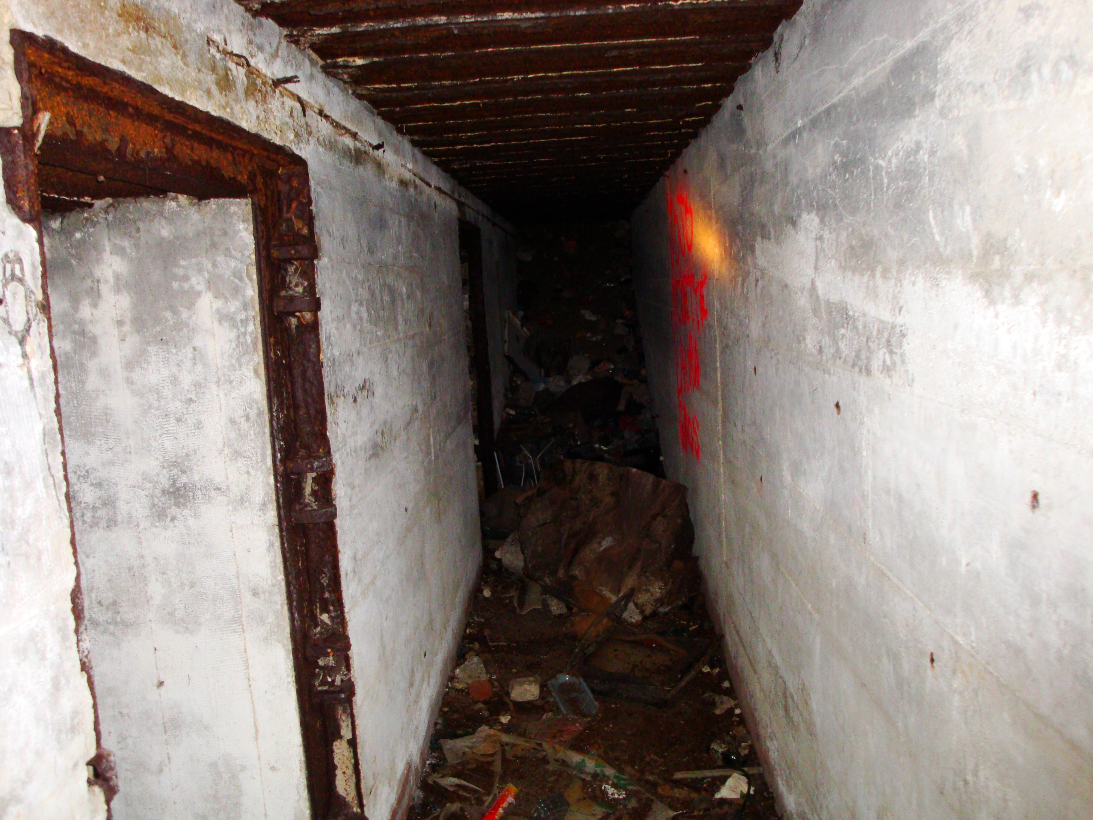 TRE 01-R134 3.JPG