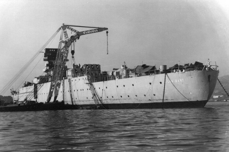 JEAN BART 1970 8 en cours de démolition à bregaillon.jpg