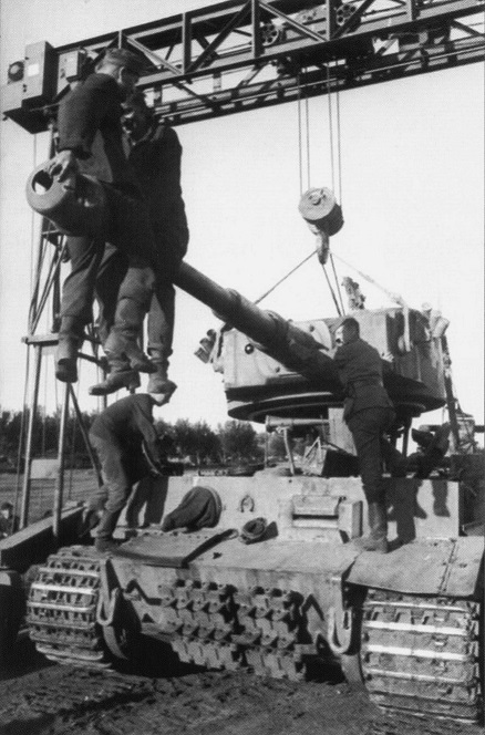 Remouting turret - tiger.jpg
