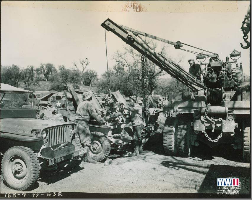 548th Ord HM Co (FA) Repair Line - Ton. 10 Ton Wrecker is used to remove motor from ton truck - 24 mars 1944.JPG