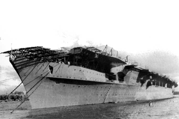 GRAF ZEPPELIN 1945  flot310.jpg