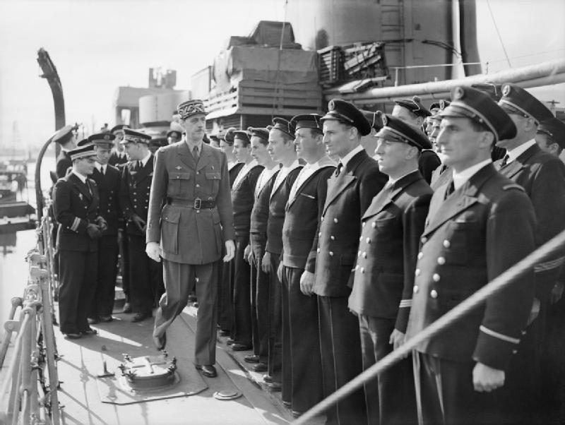 Inspection du contre-torpilleur Léopard par le Général de Gaulle le 24 juin 1942.jpg