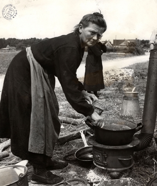 Préparation du repas dans les champs.jpg