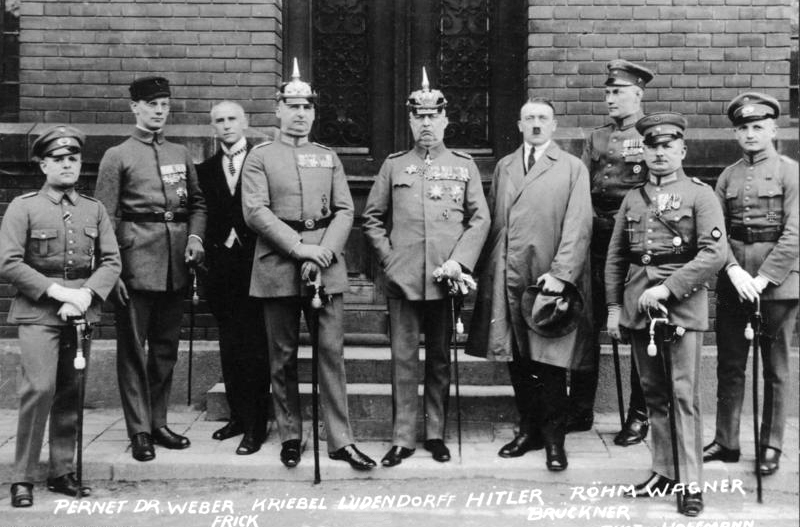 München,_nach_Hitler-Ludendorff_Prozess_retouched.jpg