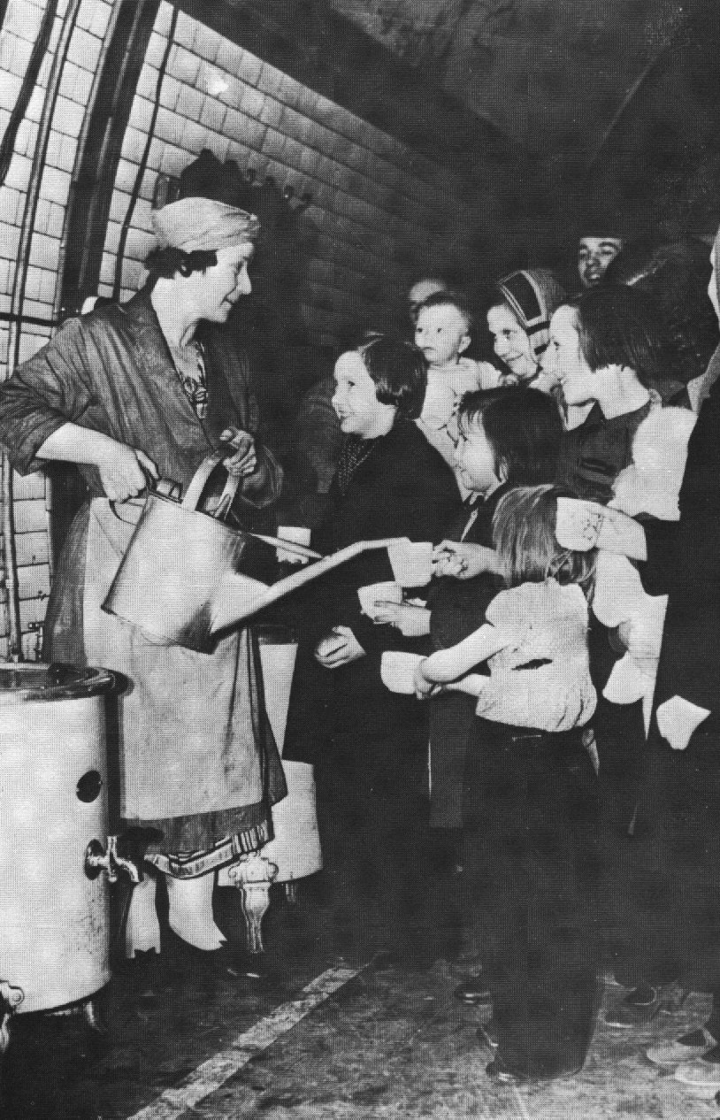in-the-underground-during-the-blitz-.jpg