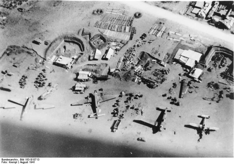 Bundesarchiv_Bild_183-B10713_Kreta_Sammelplatz_des_Generalluftzeugmeisters.jpg