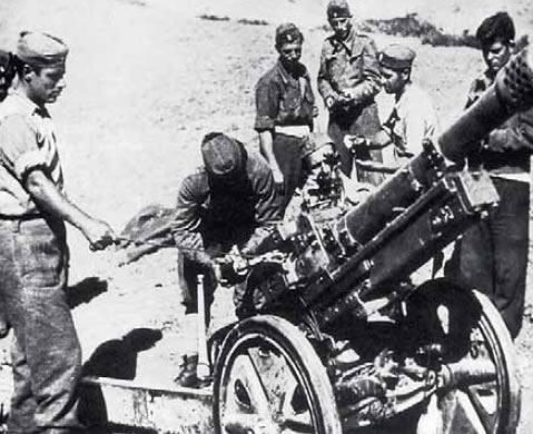 Canon italien dans les mains des combattants de l'ELAS.jpg