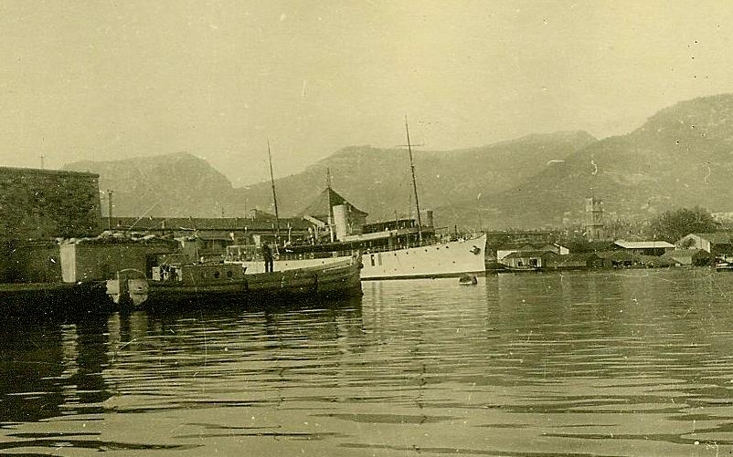 L'INCOMPRISE II  yacht armé  toulon le 27 novembre 1942.jpg