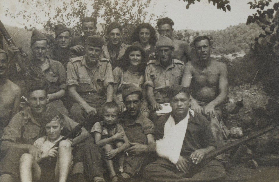 Yugoslav partisans with British commandos, Korcula, 1944.jpg