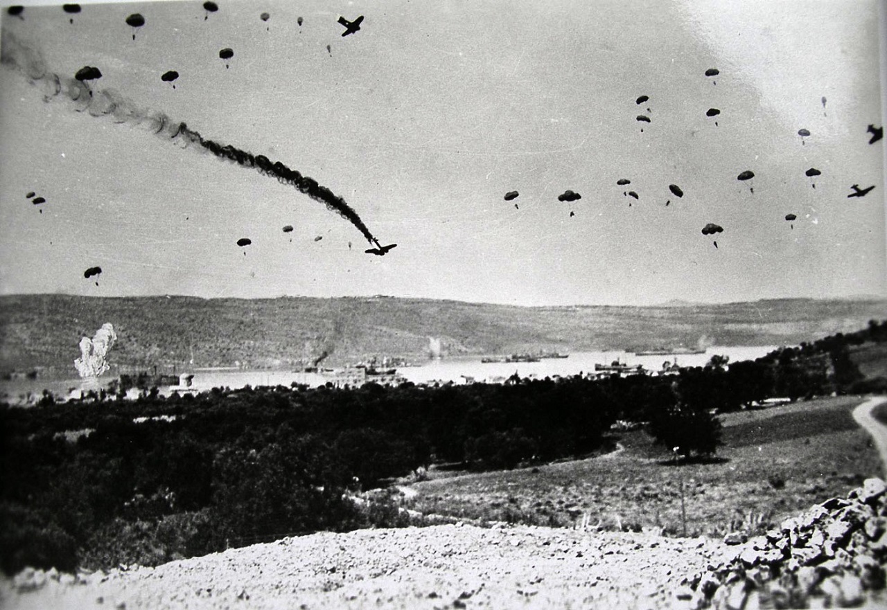Unternehmen-Merkur-Junkers-Ju-52-3mg4e-shot-down-during-the-invasion-of-Crete-1941-02.jpg