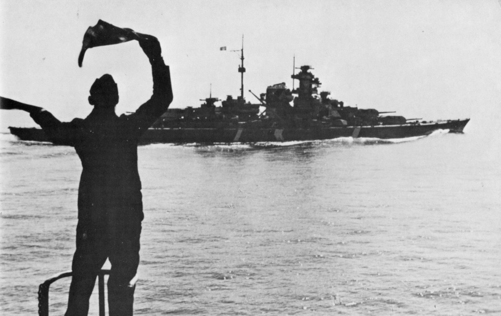 1 BISMARCK 1941 5 18 appareillage.jpg