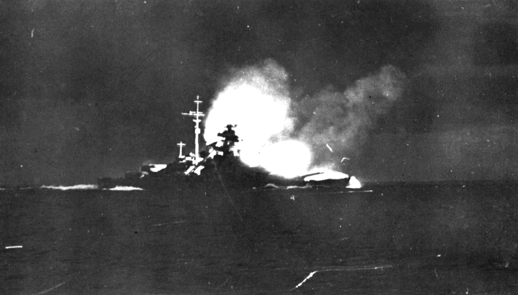 4  BISMARCK 1941 5 24  sous le feu des britanniques.jpg