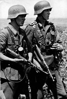 19b26fd9601b99be1fef8ed0efaea033--german-soldiers-ww-german-army.jpg