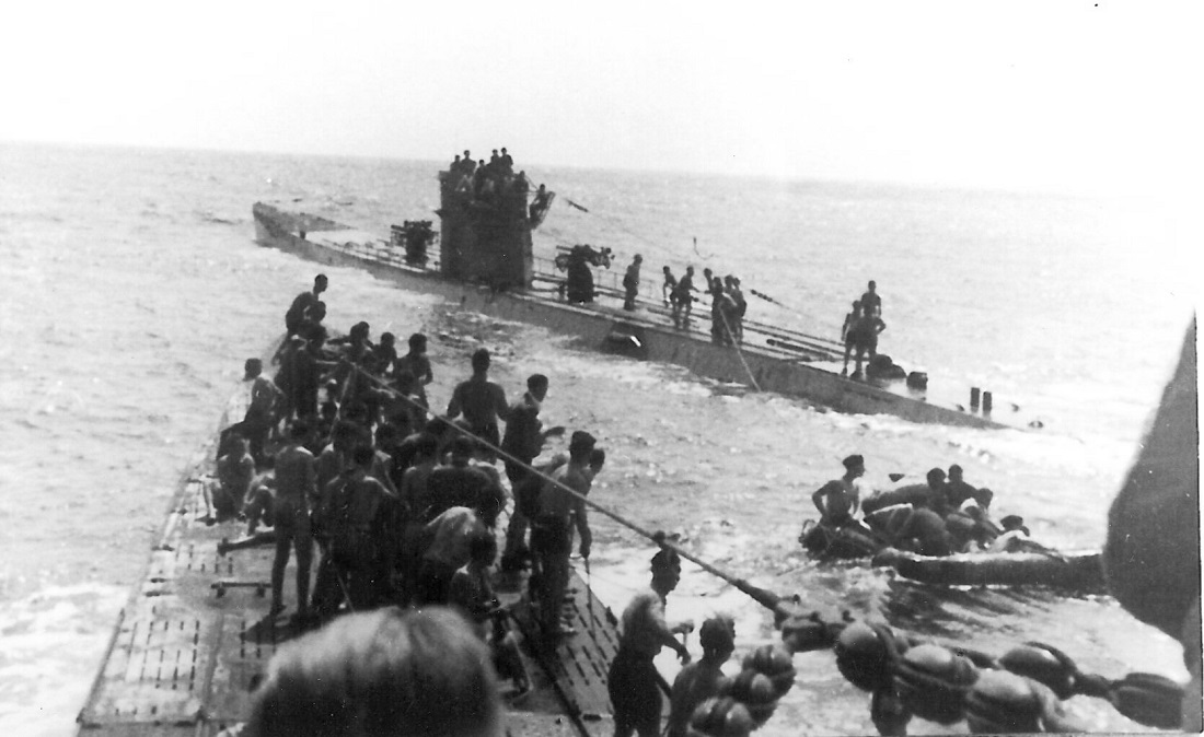 U507 1942 9 15 et U156 naufragés Laconia.jpg