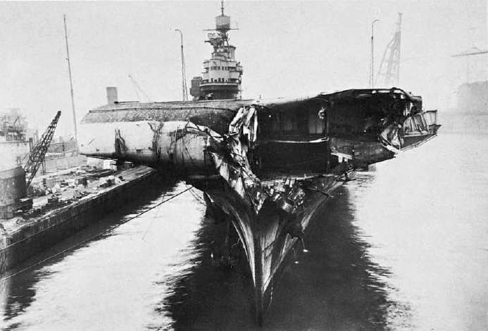 ILLUSTRIOUS 1941 12 16 collision avec FORMIDABLE.png