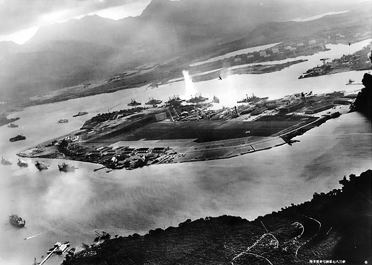 8 Attack_on_Pearl_Harbor_Japanese_planes_view.jpg