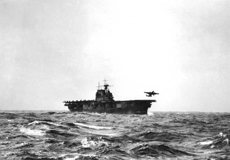 CV8 HORNET 1942 4 18 Doolittle_takeoff_Hornet.jpg