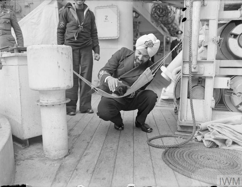 À BORD DU SLOOP INDIEN HM GODAVARI. AOÛT 1943, SCAPA FLOW..jpg
