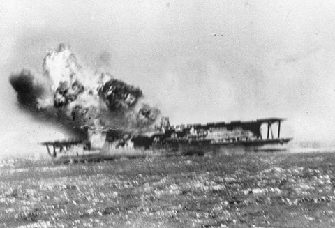 1 AKAGI 1942 6 5 touché à midway.jpg