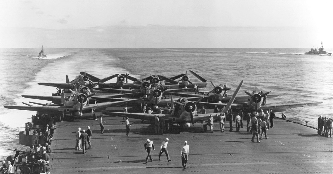 11 CV6 ENTERPRISE 1942 6 4 during_Battle_of_Midway.jpg