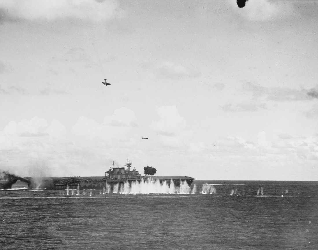 CV8 HORNET 1942 10 26 Japanese_aircraft_attack_USS_Hornet_(CV-8)_during_the_Battle_of_the_Santa_Cruz_Islands_on_26_October_1942_.jpg