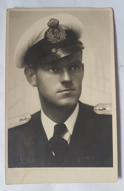 marine yugo officier.jpg