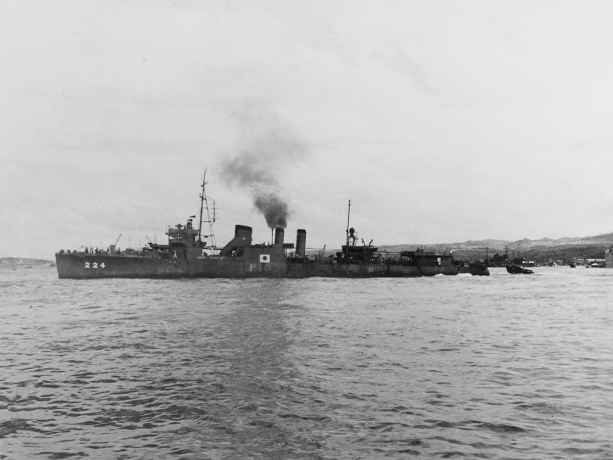1200px-USS_Stewart_(DD-224)_in_late_1945.jpg
