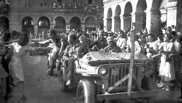 28 aout 1944 nice-entreeamericains.jpg