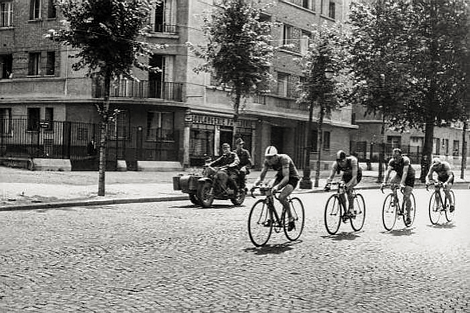 ebykr-1944-paris-roubaix-maurice-de-rossi-nazi-occupation.jpg