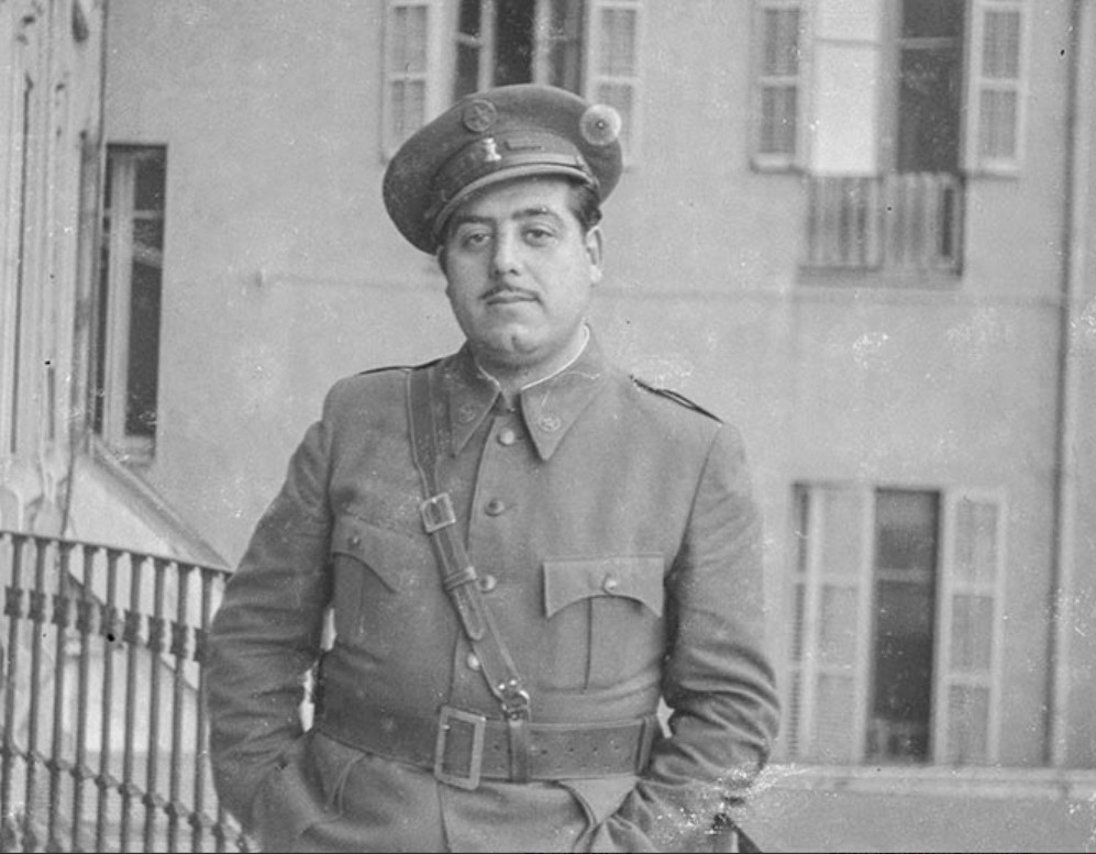 commissaire politique génie.jpg