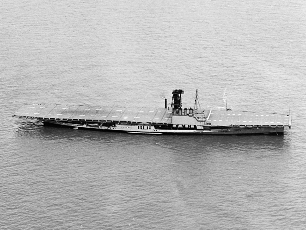 1024px-USS_Wolverine_(IX-64)_at_anchor_in_Lake_Michigan_(USA)_on_6_April_1943_(NH_43517).jpg