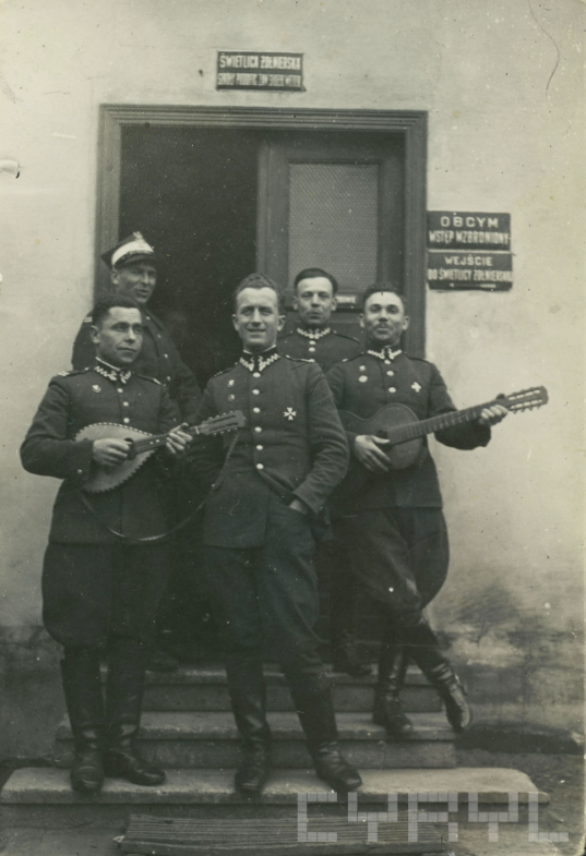 7 e bat musik.png