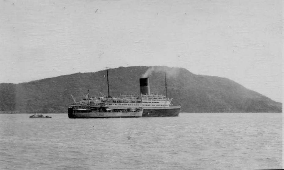 1956 PASTEUR et LST au cap st jacques 236_001.jpg