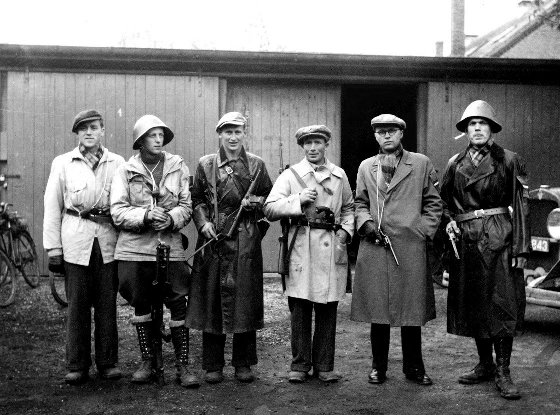 danish-resistance-fighters-note-sten-bren-danish-nagant-revolvers-danish-army-helmet-wwii.jpg