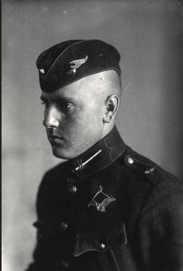 sergent aviateur letton.png